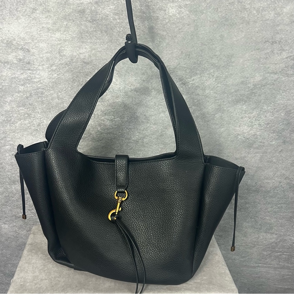 Chic Black Leather Shoulder Bag